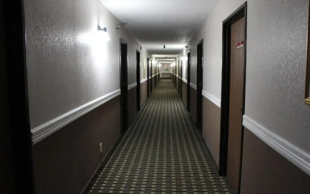 Select Inn Maple Grove