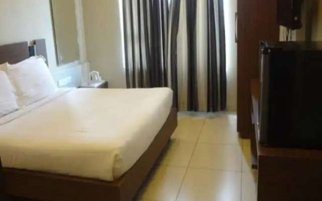 Hotel Sheela Shree Plaza