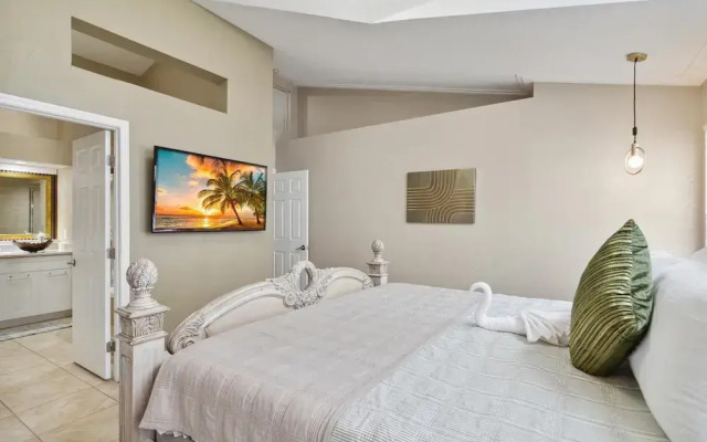 Fascinating Private Pool and Game-room, Near Disney!!