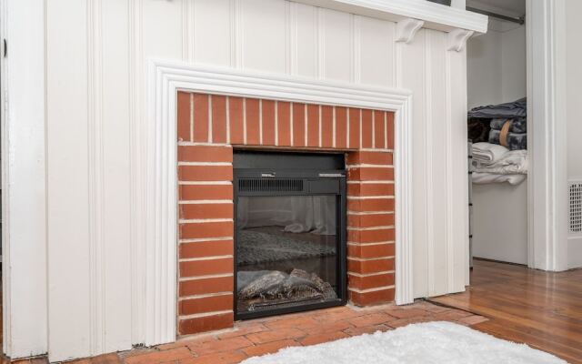 Historic Ludlow Apt B