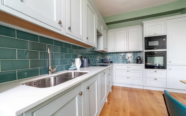 Charming Apartment in the Heart of Kennington