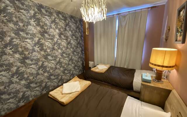 Little Barrel Guest House - Hostel