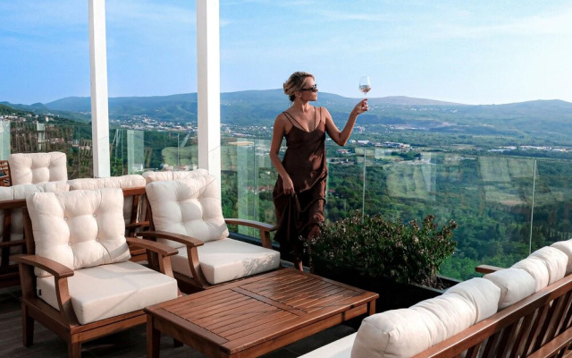 Bayview Hills Luxury Residences
