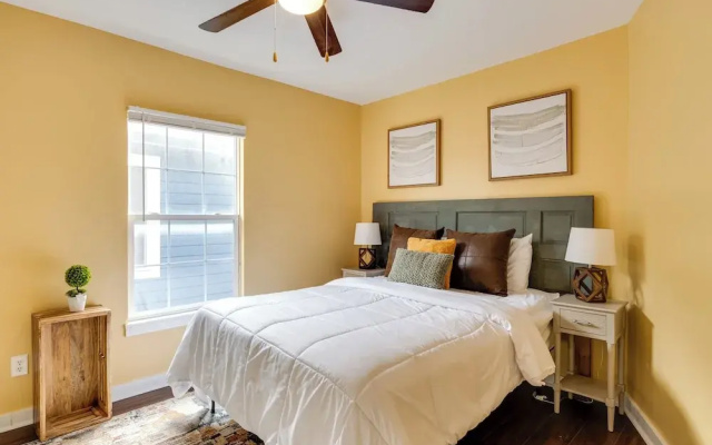 Chic Indianapolis Home w/ Yard Near Downtown!