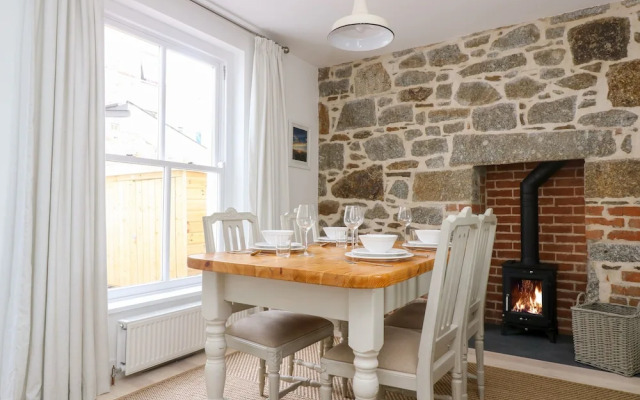 Alice Cottage