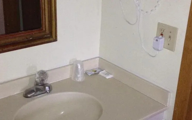 Embassy Motel - Franklin