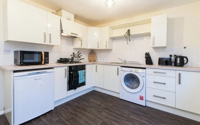 Spacious 3-bedroom Apartment w/ Private Garden