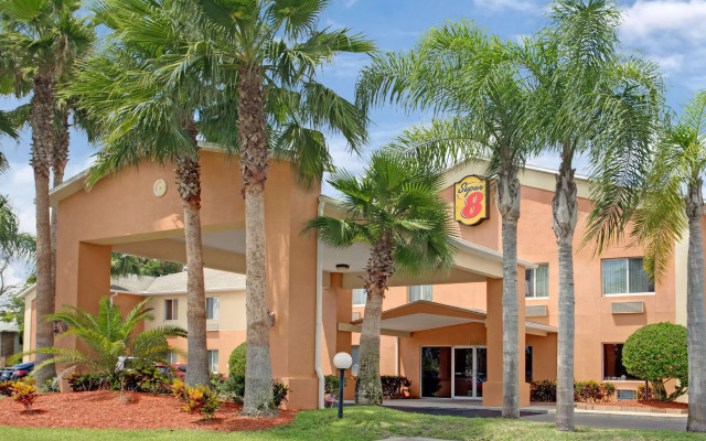 Super 8 by Wyndham Daytona Beach