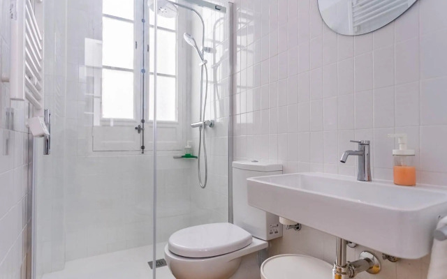 Pop Art , Sunny Apartment near Santa Cruz