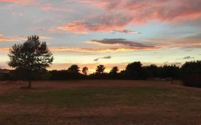 Court Farm Holiday Bungalows Ltd