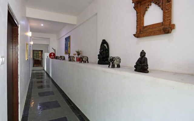 OYO 10206 Home Modern Stay near Fateh Sagar