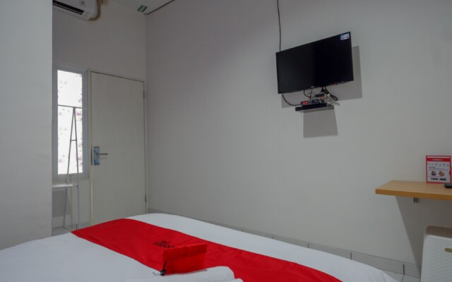 RedDoorz near Alun Alun Kaliwungu Kendal