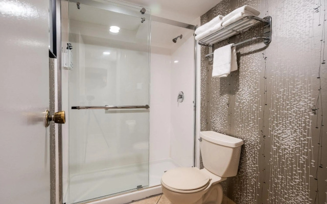 Monte Carlo Inn Toronto West Suites