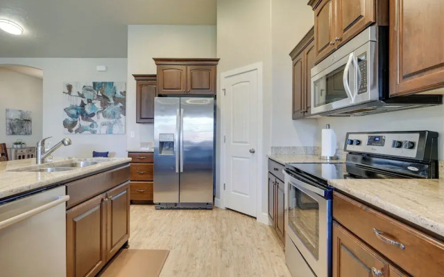 Hurricane Getaway w/ Private Pool, Mtn Views!