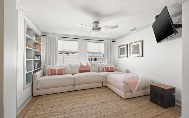 Stylish Villa Near Treasure Island Beaches