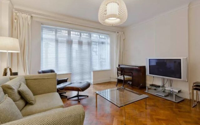Airy 2 bed 2bath Flat Close to Oxford St!