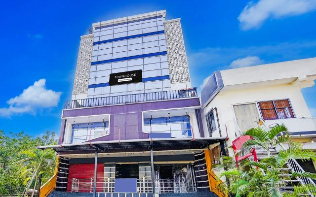 Super Townhouse Zero Mile Gandhi Setu Formerly Classic Court