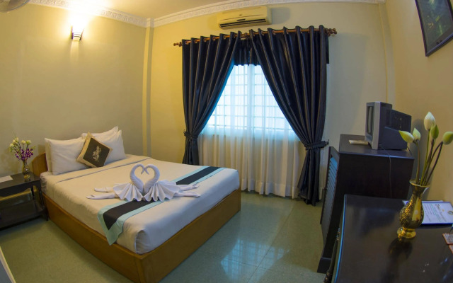 Central Night Hotel