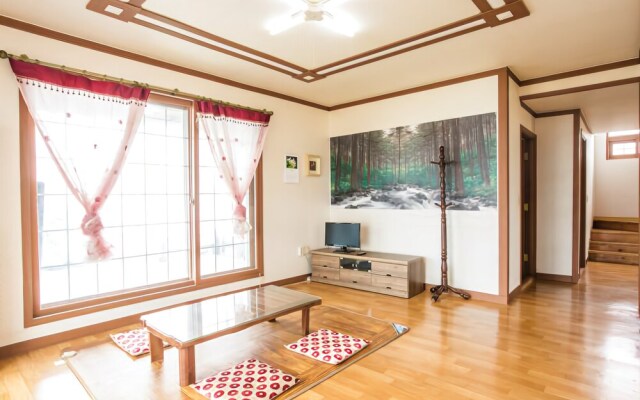 Chungju Mulian Foggy Pension