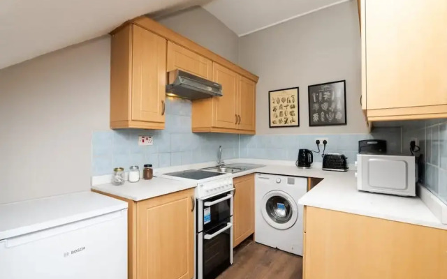 2 Bedroom Flat - Free Parking