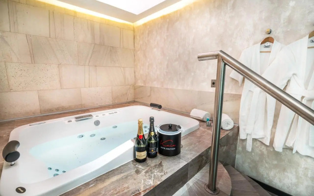 Kaia Suites