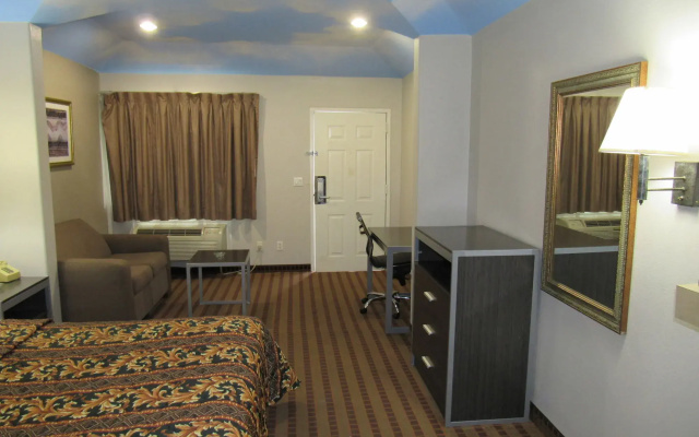 Camelot Inn & Suites Highway 290 NW Freeway