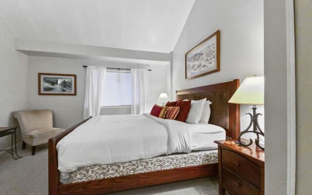 310 Snowblaze 2 Bedroom Condo by RedAwning