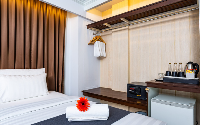 Dang Derm in The Park