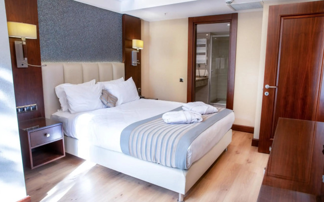Grand Aras Hotel & Suites