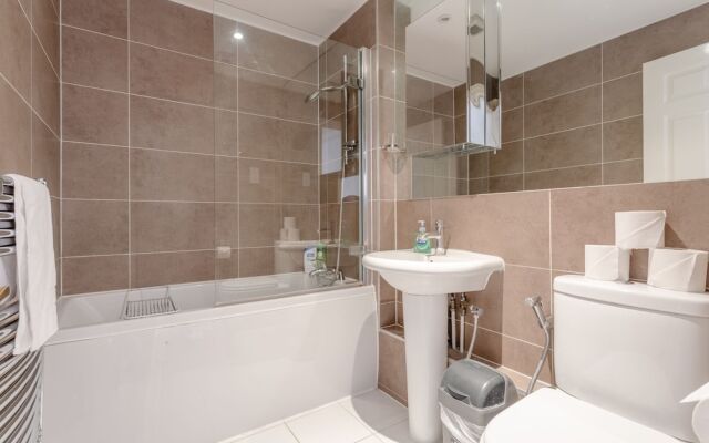Comfortable 2 Bedroom Apartment By Earls Court