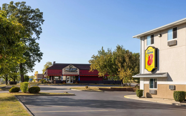 Super 8 by Wyndham Latham/Albany Airport