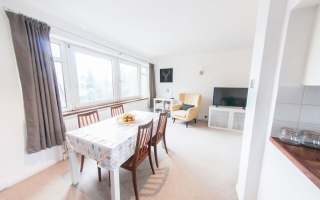 Bright & Airy 2-bedroom Flat for 6 in Blackheath