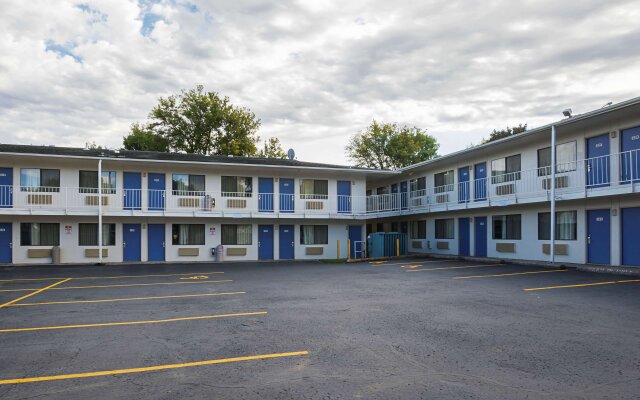 Motel 6 Rochester, MN