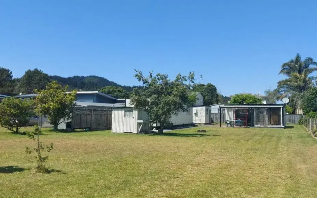 Bach Camp - Cooks Beach Bach