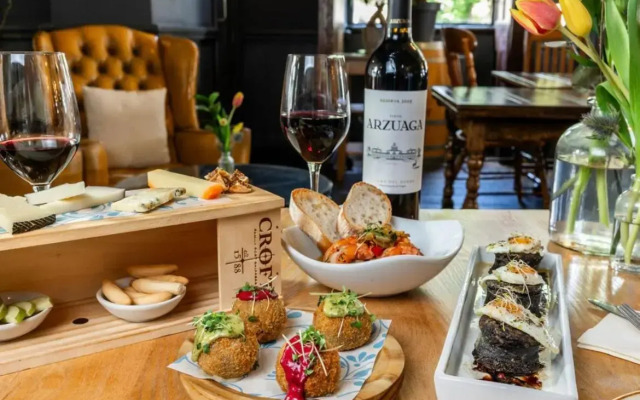 The Captain Cook Hotel