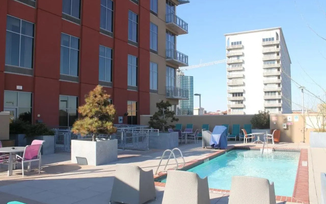 Hampton Inn & Suites Austin @ The University / Capitol