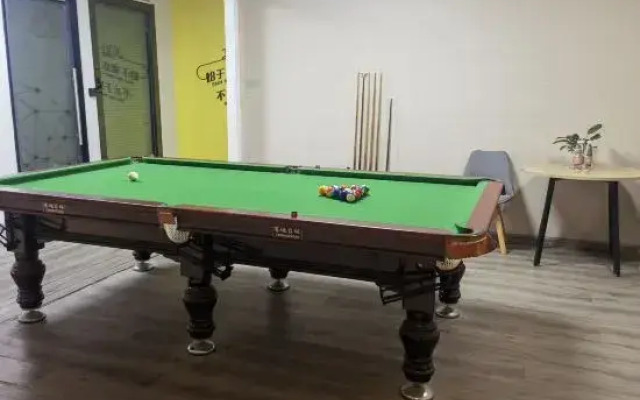 Taizhou Zhonghua Mould Theme Hotel