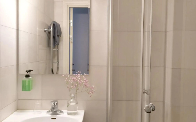 Crystal Plaza Hotel