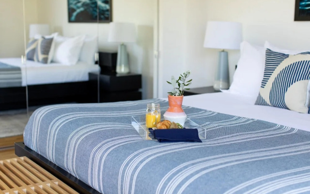 Beachcomber by AvantStay | 1 Block from Beach - Modern Estate w/ Ocean Views
