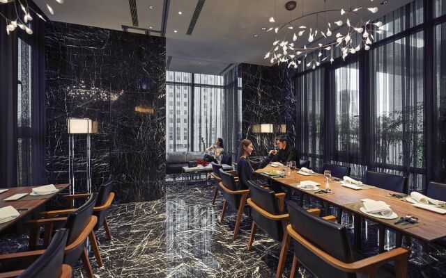 Silks Club
