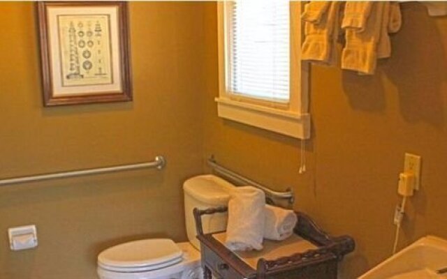 The August Seven Inn