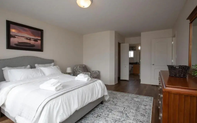 Elegant 4 Bedroom on Comdale