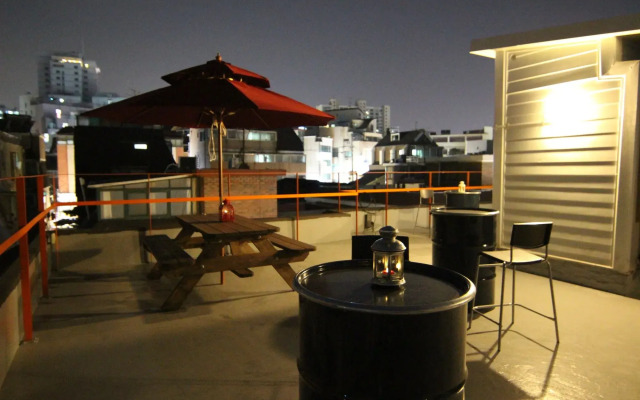 Bunk Guest House - Hostel