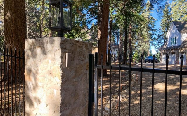 Private Wooded Getaway With Luxurious Interior 1 Bedroom Apts