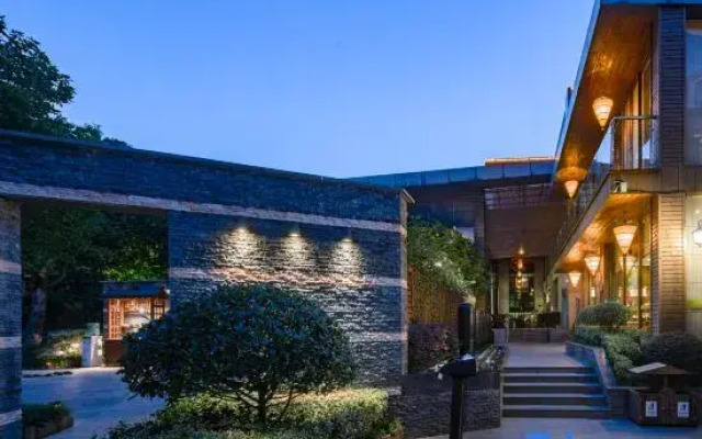Tianmu Lake Yuhu Peninsula Hot Spring Hotel