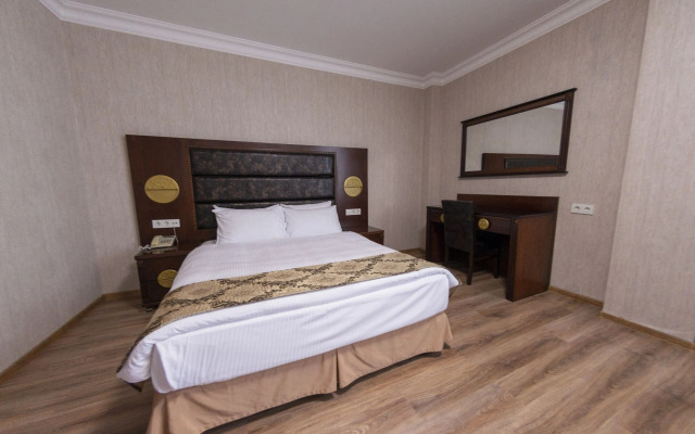 Отель Era Palace