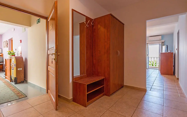Apartment Delfin Karlobag 24994
