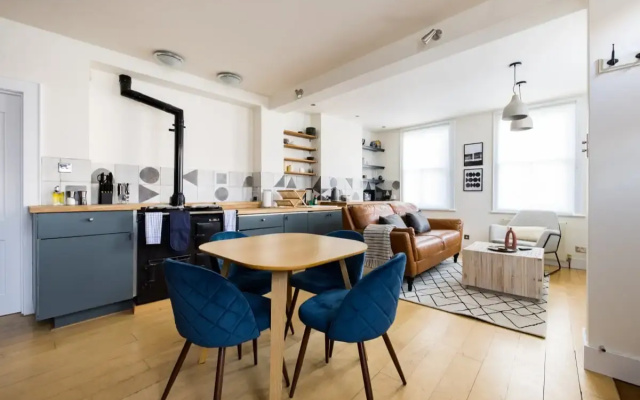The Stepney Star - Bright & Modern 2BDR with Terrace