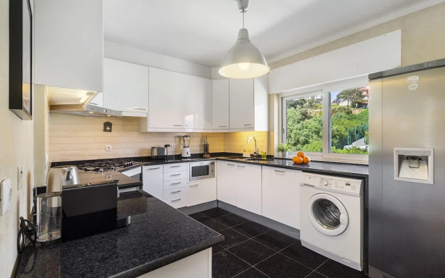 Stylish Sunny Penthouse Near Cascais Center & Greenspace