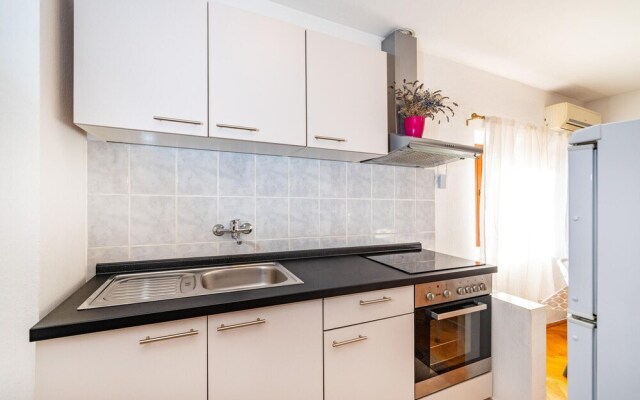 Nice Home in Rovanjska With 1 Bedrooms and Wifi